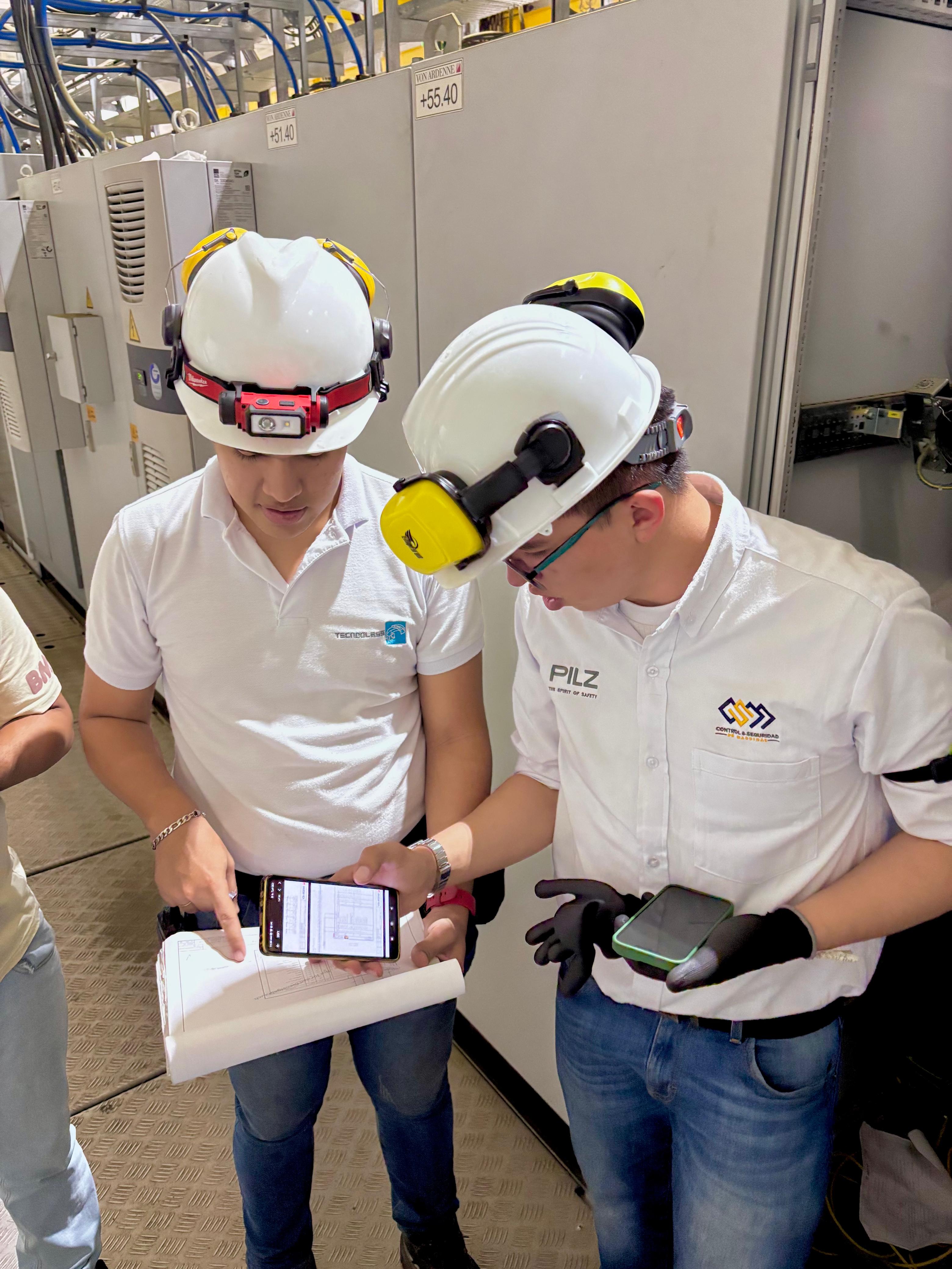 Seguridad de máquinas en una planta industrial con tecnología Pilz